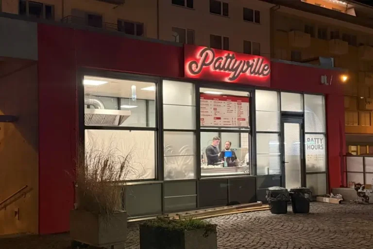 Pattyville Karlsruhe Burger Restaurant bei Nacht 05.04.2025